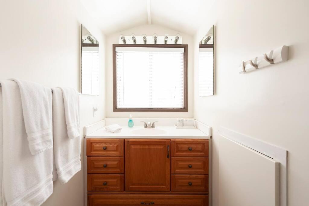30 Pct Off!! Limited Time! Malibu Serene Cottage With King Bed, Near Beach & Hiking Trails & Central マリブ エクステリア 写真